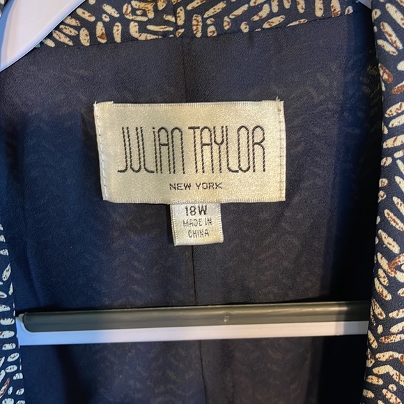 Blouse and skirt - Picture 2 of 3